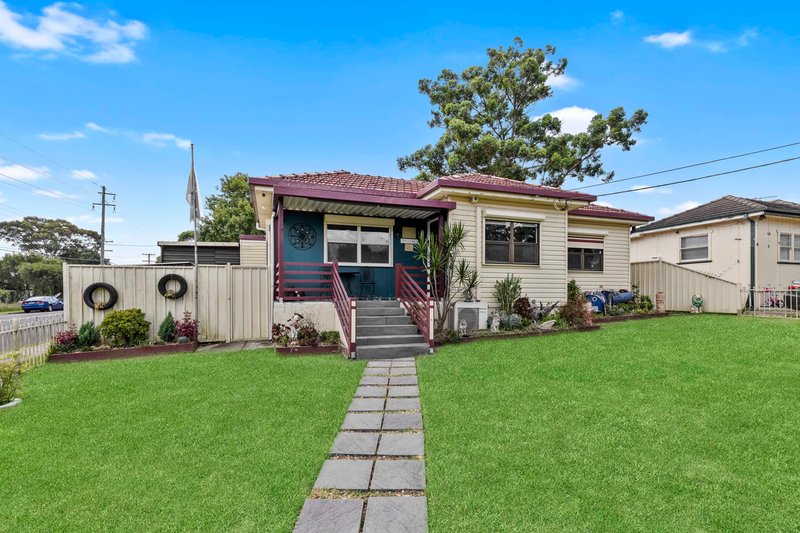 2 Dan Crescent, Colyton NSW 2760