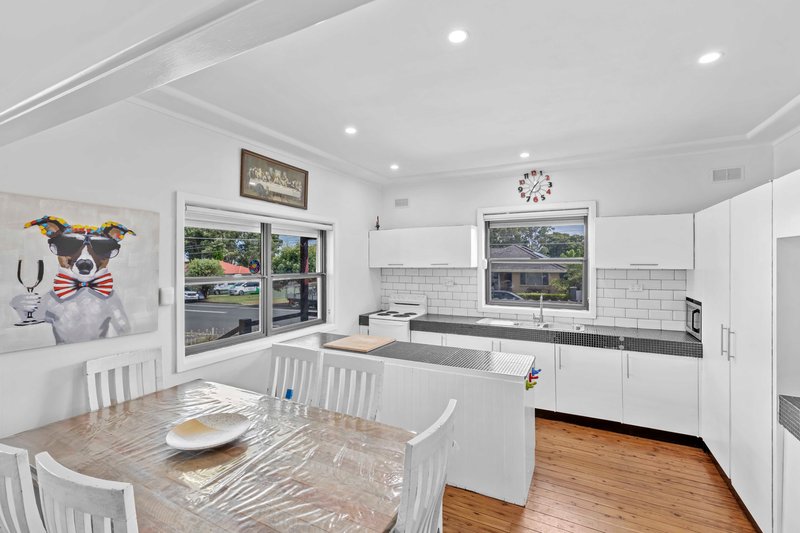 Photo - 2 Dan Crescent, Colyton NSW 2760 - Image 2