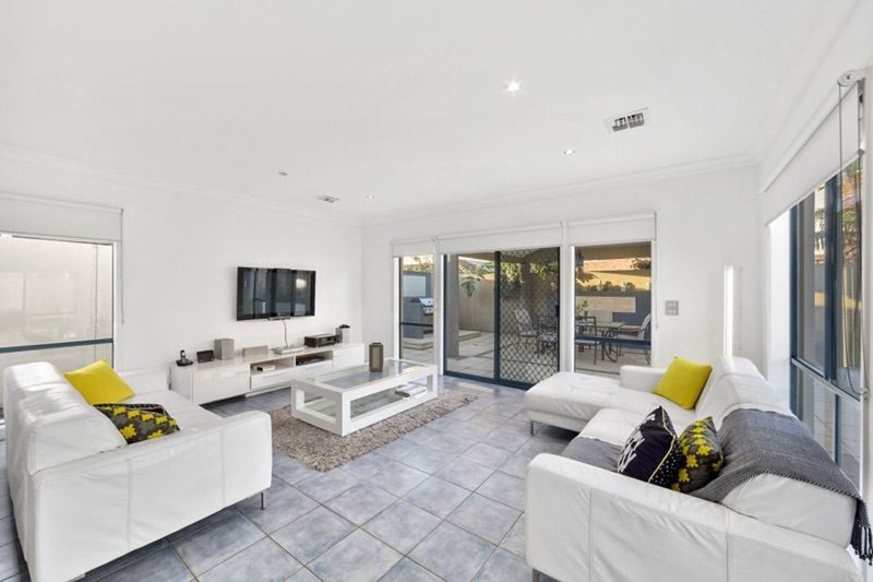 Photo - 2 Danube Place, Mulgrave VIC 3170 - Image 3