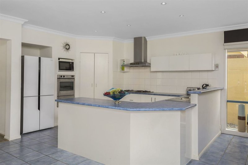 Photo - 2 Danube Place, Mulgrave VIC 3170 - Image 5