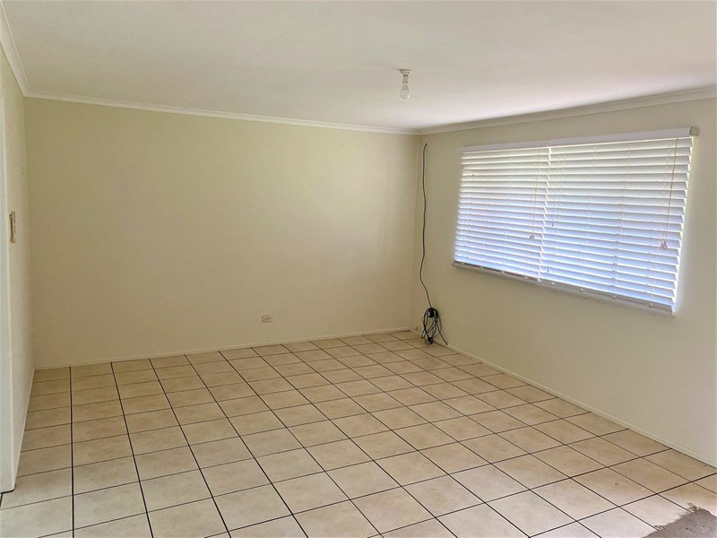 Photo - 2 Daphne , Kingaroy QLD 4610 - Image 4