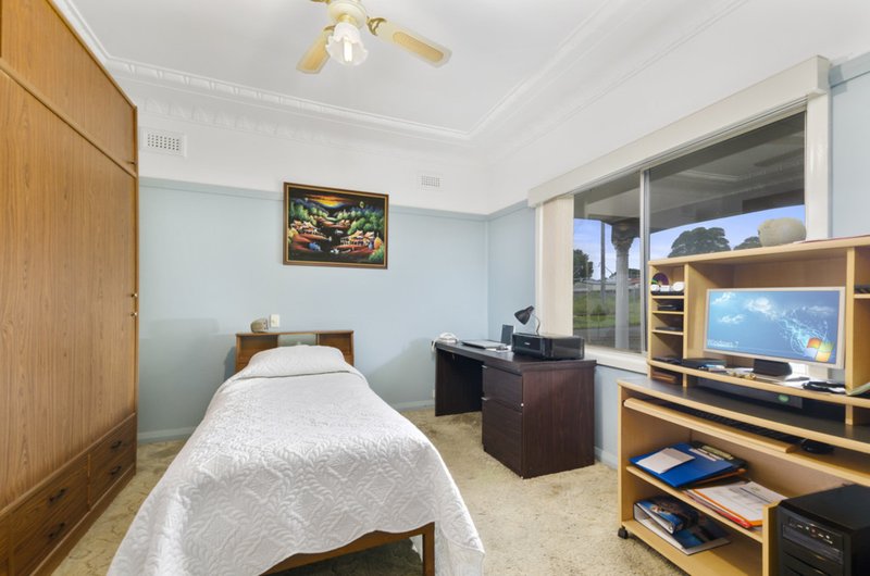 Photo - 2 Daphne St , Corrimal NSW 2518 - Image 5