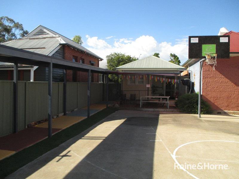 Photo - 2 Darling Street, Tamworth NSW 2340 - Image 4