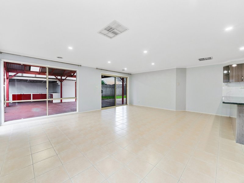 Photo - 2 Dartmoor Drive, Cranbourne East VIC 3977 - Image 18