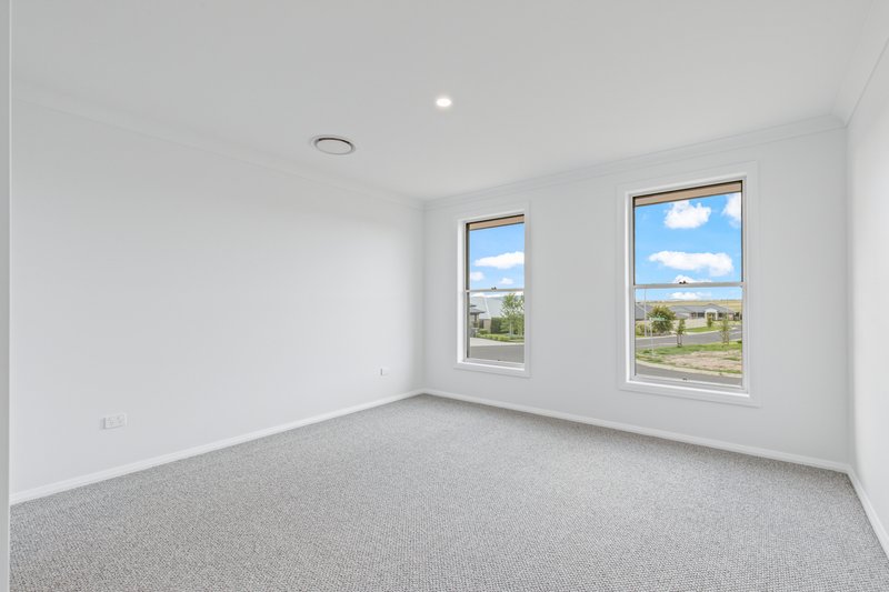 Photo - 2 Darvall Drive, Kelso NSW 2795 - Image 10