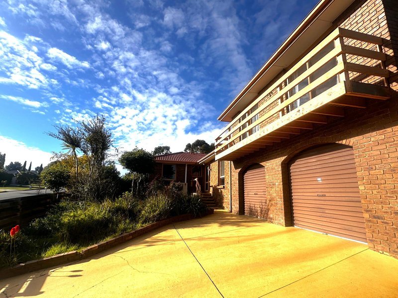 Photo - 2 David Collins Drive, Endeavour Hills VIC 3802 - Image 2