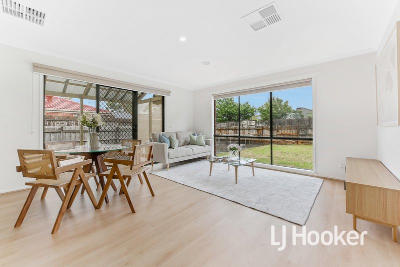 Photo - 2 Day Place, Hampton Park VIC 3976 - Image 8