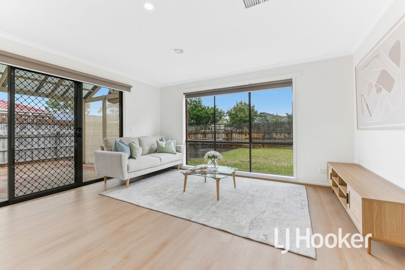 Photo - 2 Day Place, Hampton Park VIC 3976 - Image 9