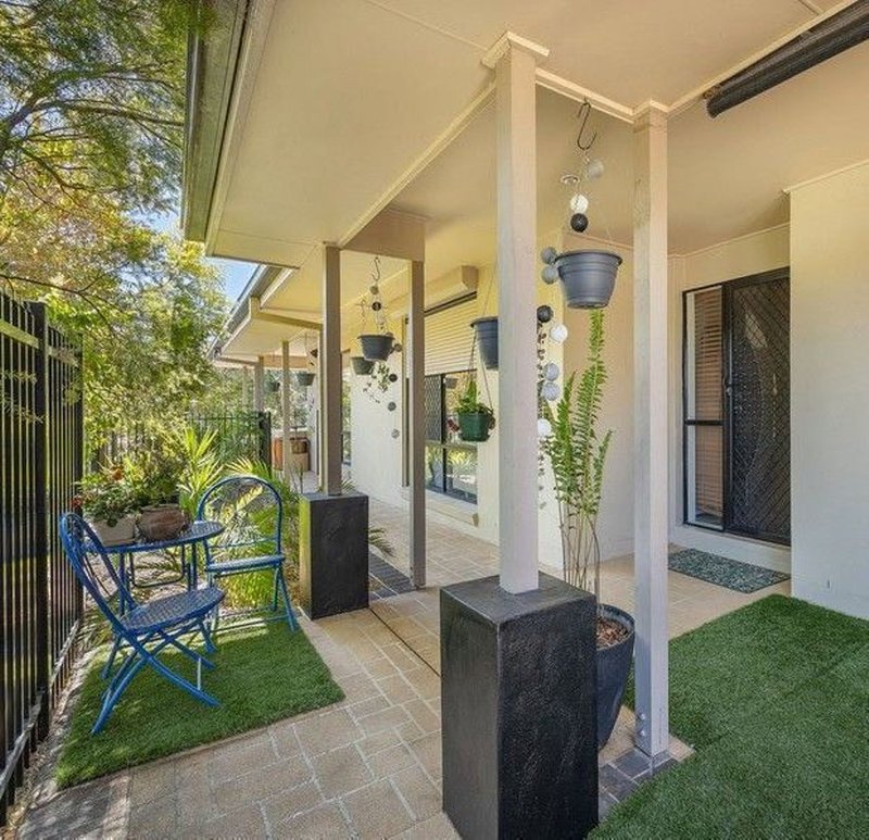 Photo - 2 De Valera St , Collingwood Park QLD 4301 - Image