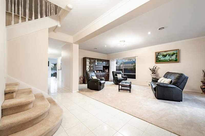 Photo - 2 Deauville Green, Craigieburn VIC 3064 - Image 2