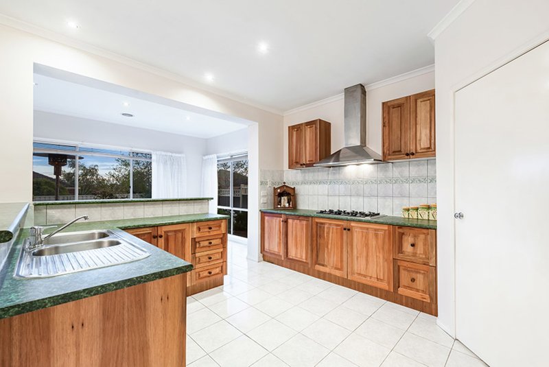 Photo - 2 Deauville Green, Craigieburn VIC 3064 - Image 4