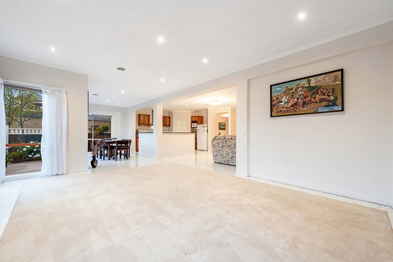 Photo - 2 Deauville Green, Craigieburn VIC 3064 - Image 6