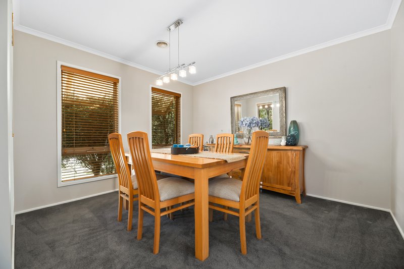 Photo - 2 Delhuntly Rise, Narre Warren South VIC 3805 - Image 4