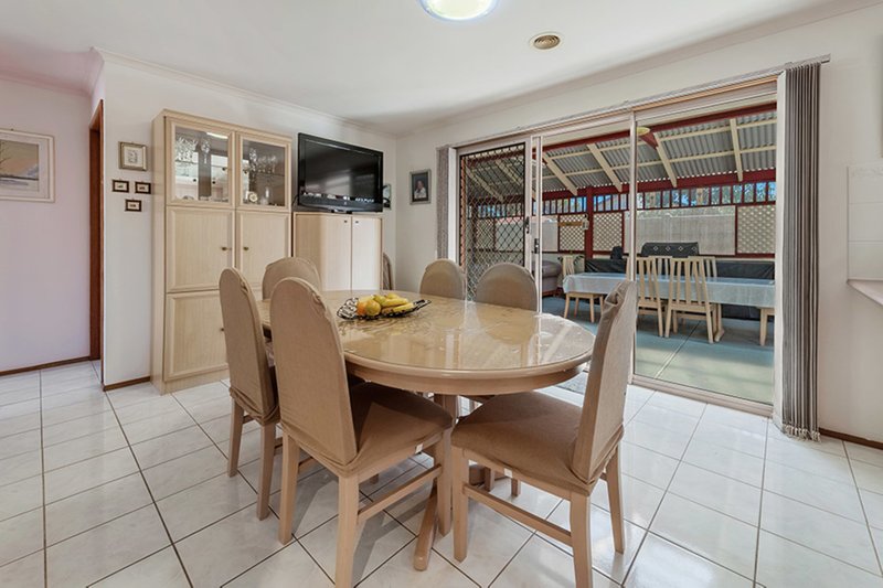 Photo - 2 Dendy Court, Roxburgh Park VIC 3064 - Image 6