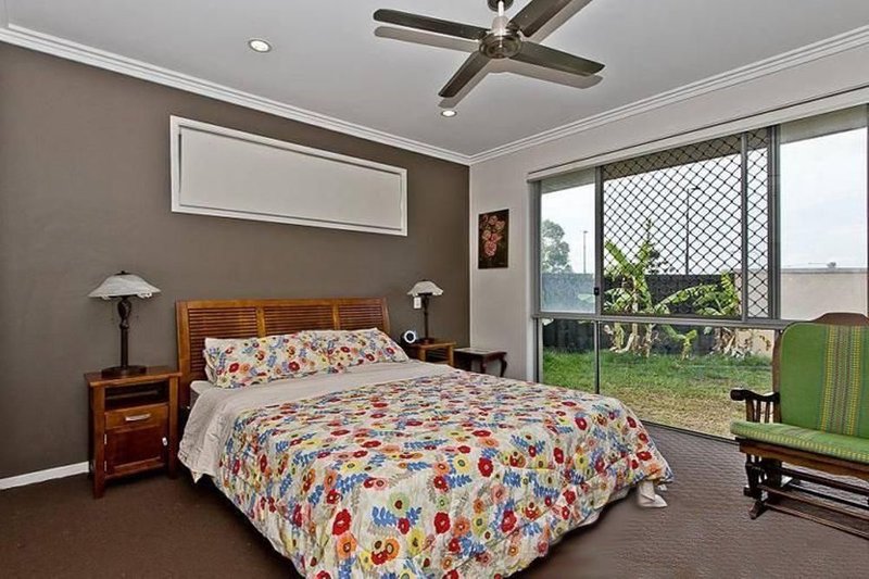 Photo - 2 Denham Crescent, North Lakes QLD 4509 - Image 5