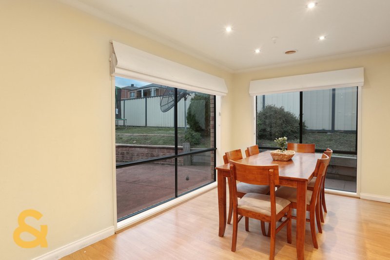 Photo - 2 Denison Place, Roxburgh Park VIC 3064 - Image 6