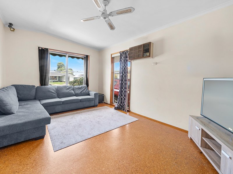 Photo - 2 Devon Court, Shepparton VIC 3630 - Image 3