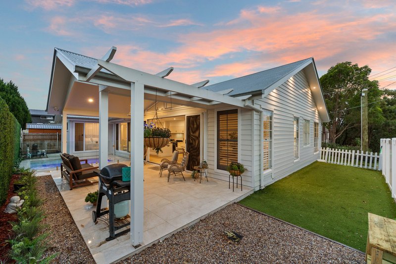 Photo - 2 Devonstone Street, Cleveland QLD 4163 - Image 2