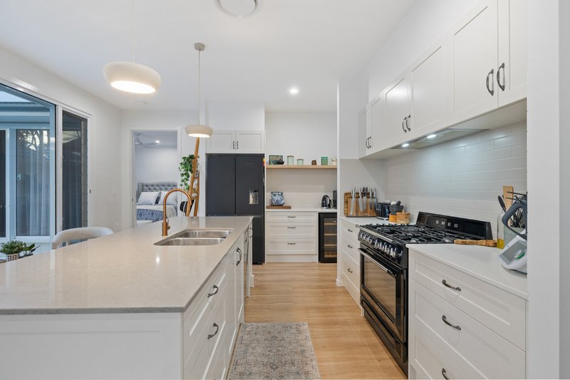 Photo - 2 Devonstone Street, Cleveland QLD 4163 - Image 5