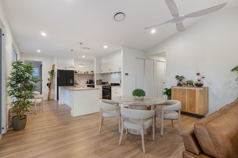 Photo - 2 Devonstone Street, Cleveland QLD 4163 - Image 6