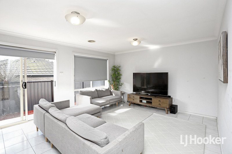 Photo - 2 Dexter Grove, Point Cook VIC 3030 - Image 3