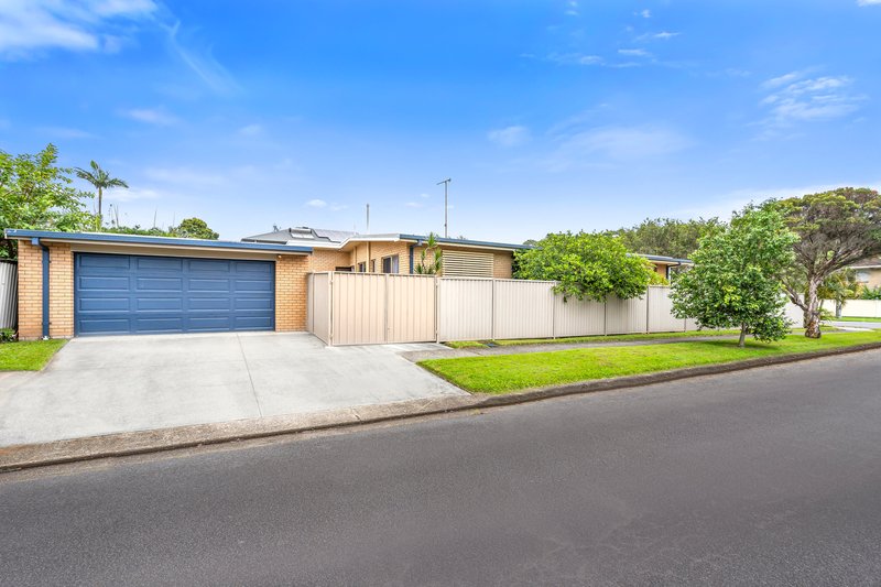 Photo - 2 Dilgara Street, Tugun QLD 4224 - Image 13