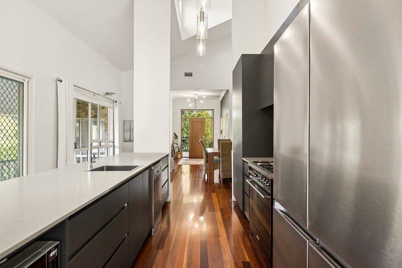 Photo - 2 Dimbulah Court, Albany Creek QLD 4035 - Image 7