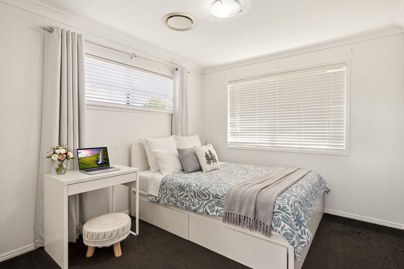 Photo - 2 Dimbulah Court, Albany Creek QLD 4035 - Image 16