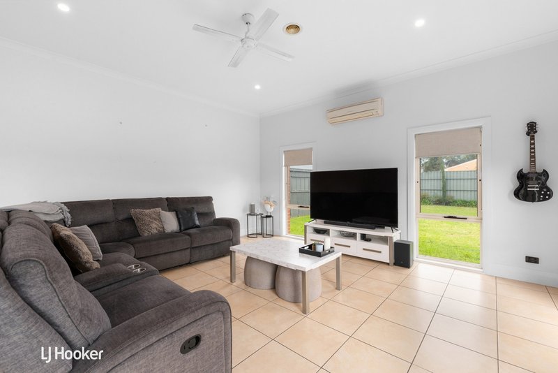 Photo - 2 Dinwoodie Avenue, Clarence Gardens SA 5039 - Image 4