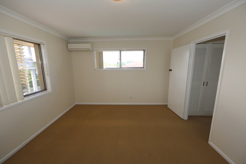 Photo - 2 Dirkala Street, Mansfield QLD 4122 - Image 7