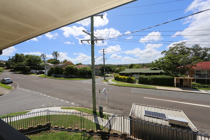 Photo - 2 Dirkala Street, Mansfield QLD 4122 - Image 13