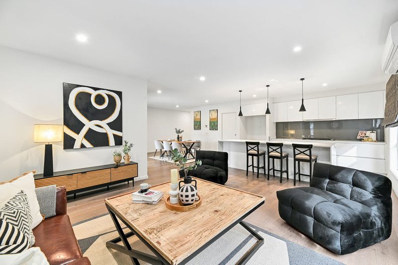 Photo - 2 Dolcetto Drive, Berwick VIC 3806 - Image 3