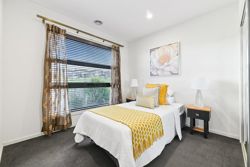 Photo - 2 Dolcetto Drive, Berwick VIC 3806 - Image 12