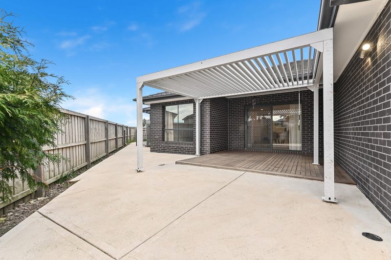 Photo - 2 Dolcetto Drive, Berwick VIC 3806 - Image 14
