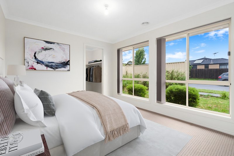 Photo - 2 Doonie Way, Pakenham VIC 3810 - Image 5