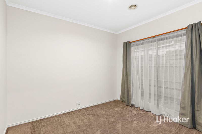 Photo - 2 Dorrington Street, Point Cook VIC 3030 - Image 16