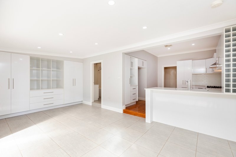 Photo - 2 Douglas Avenue, Tamworth NSW 2340 - Image 4