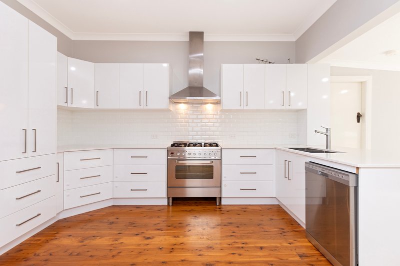 Photo - 2 Douglas Avenue, Tamworth NSW 2340 - Image 6