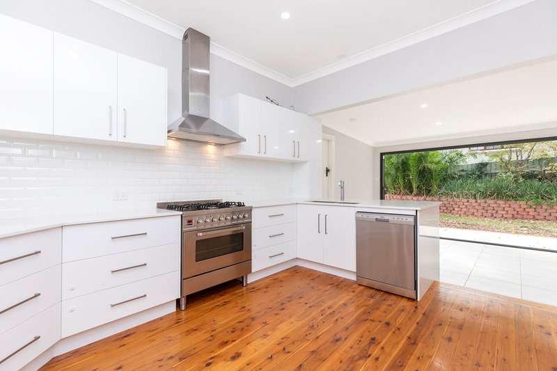 Photo - 2 Douglas Avenue, Tamworth NSW 2340 - Image 7