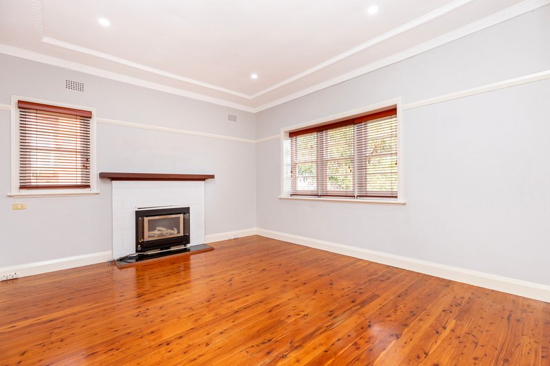 Photo - 2 Douglas Avenue, Tamworth NSW 2340 - Image 9