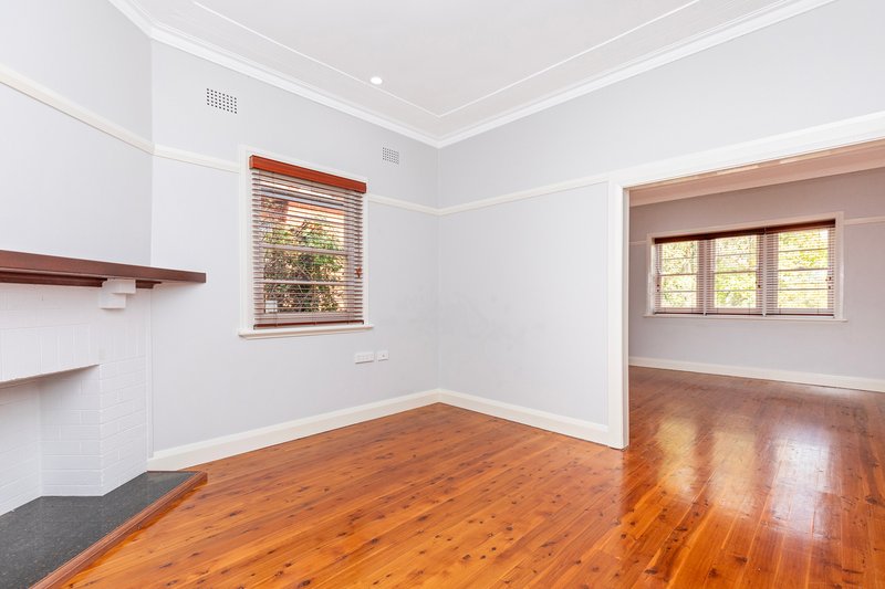 Photo - 2 Douglas Avenue, Tamworth NSW 2340 - Image 10