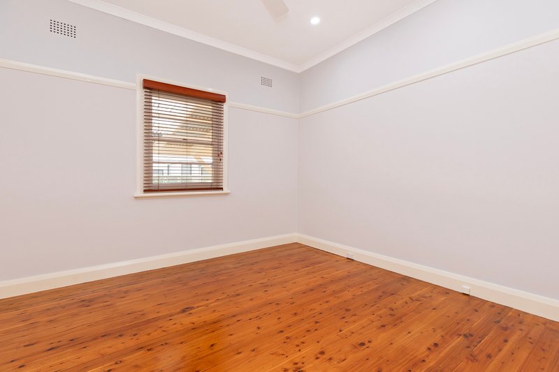 Photo - 2 Douglas Avenue, Tamworth NSW 2340 - Image 11