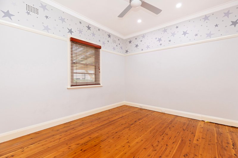 Photo - 2 Douglas Avenue, Tamworth NSW 2340 - Image 12