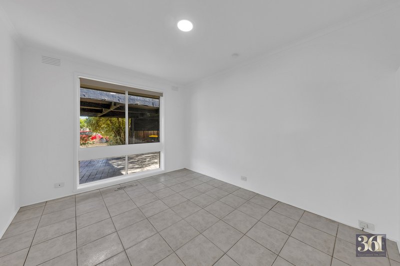 Photo - 2 Dover Place, Melton West VIC 3337 - Image 13