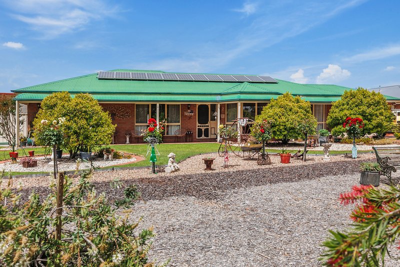 Photo - 2 Doyle Crescent, Seymour VIC 3660 - Image 2