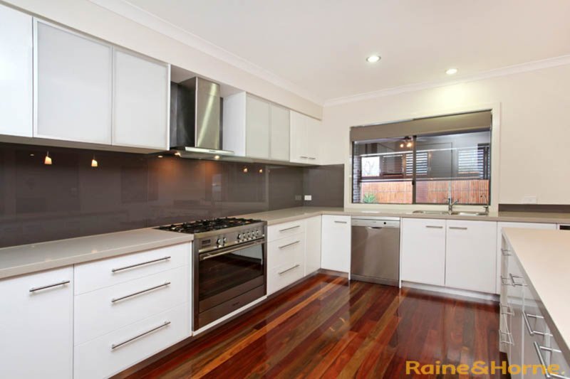 Photo - 2 Druitt Place, Taylors Hill VIC 3037 - Image 5