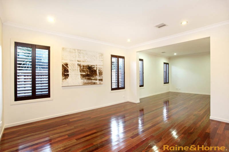 Photo - 2 Druitt Place, Taylors Hill VIC 3037 - Image 6