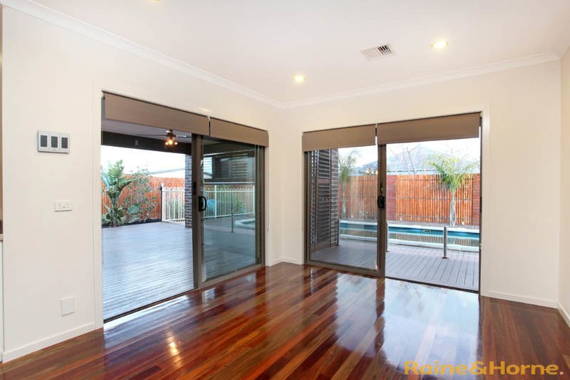 Photo - 2 Druitt Place, Taylors Hill VIC 3037 - Image 11