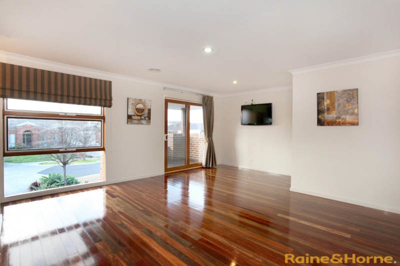 Photo - 2 Druitt Place, Taylors Hill VIC 3037 - Image 13