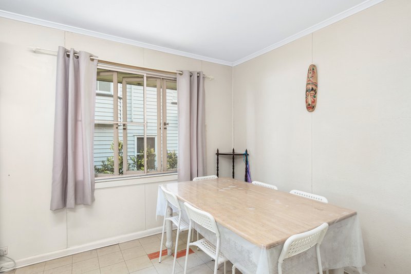 Photo - 2 Drysdale Street, Wynnum West QLD 4178 - Image 3